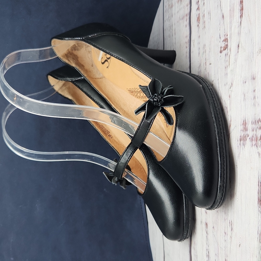 Sofft |  Black Leather Mary Jane Heels Flower Pumps Heels Size 7